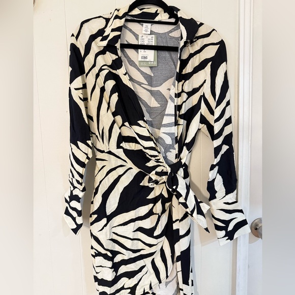 H&M Tie Detail Mini Dress - Picture 3 of 6